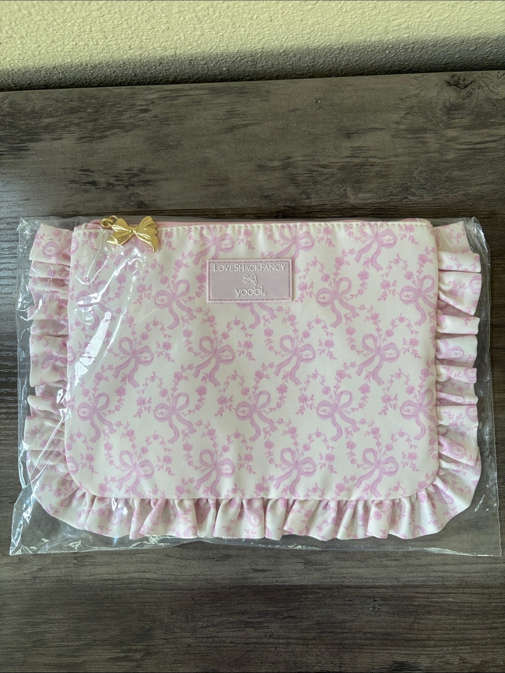 LoveShackFancy × Target - Yoobi
Coquette Bow Flat Zip Pencil Case with Ruffles - Picture 6 of 7